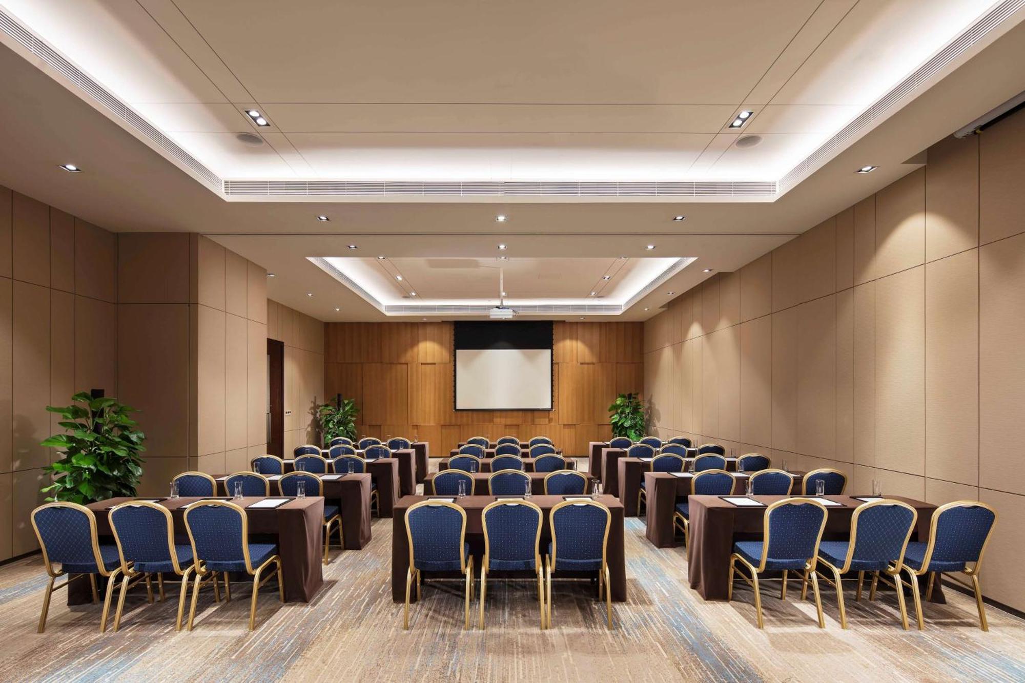 Hilton Garden Inn Shiyan Екстериор снимка